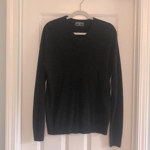 Black v-neck Harbor Island sweater - size M